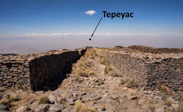 La vista del cerro Tepeyac desde el cerro Tlaloc. Este antiguo observatorio azteca usó la naturaleza misma como una herramienta para medir el tiempo (Ben Meissner)