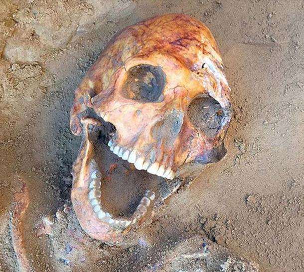 Otro entierro tenía un cráneo en forma de huevo con la boca abierta. (Ministerio de Cultura y Turismo de la Región de Astracán)
