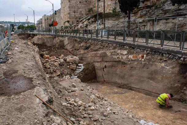 Excavaciones a lo largo de la calle Sultan Suleiman en Jerusalén. (Yuli Schwartz / Autoridad de Antigüedades de Israel)