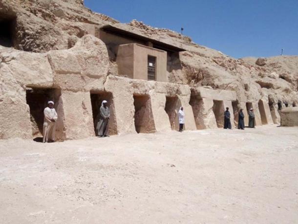 Fuera de la tumba del antiguo soldado egipcio. (Ministerio de AntigÃ¼edades de Egipto)