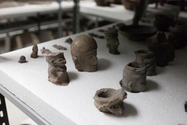 Cientos de figurillas de la colección del padre Crespi. Crédito: Ancient-Origins.es