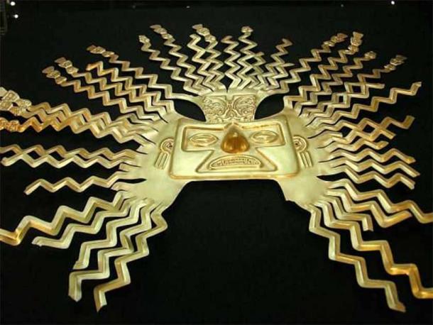 Una máscara de oro inca que representa al dios sol Inti de la parte de La Tolita del imperio inca. (Andrew Howe / CC por SA)