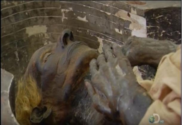 La momia de Yuyu tambiÃ©n tenÃ­a el pelo rubio. (Captura de pantalla de YouTube)