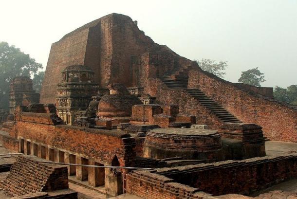 Nalanda es considerada una de las primeras grandes universidades en la historia registrada. Alcanzó su altura bajo el Palas. (CC BY-SA 2.5)