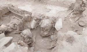 Cinco restos momificados encontrados en Huaca la Florida, Lima. Fuente: Ministerio de Cultura de Perú