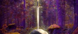Espada en la piedra (CC BY-SA 2.0), y bosque encantado (CC BY-NC-SA 2.0); composición. 